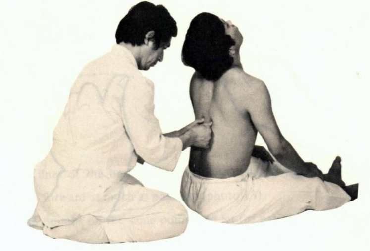 Киацу на спину — иллюстрация из книги