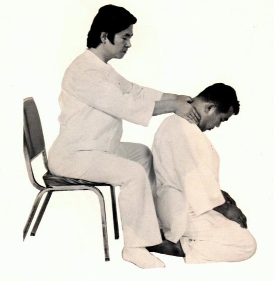 Киацу на шею — иллюстрация из книги